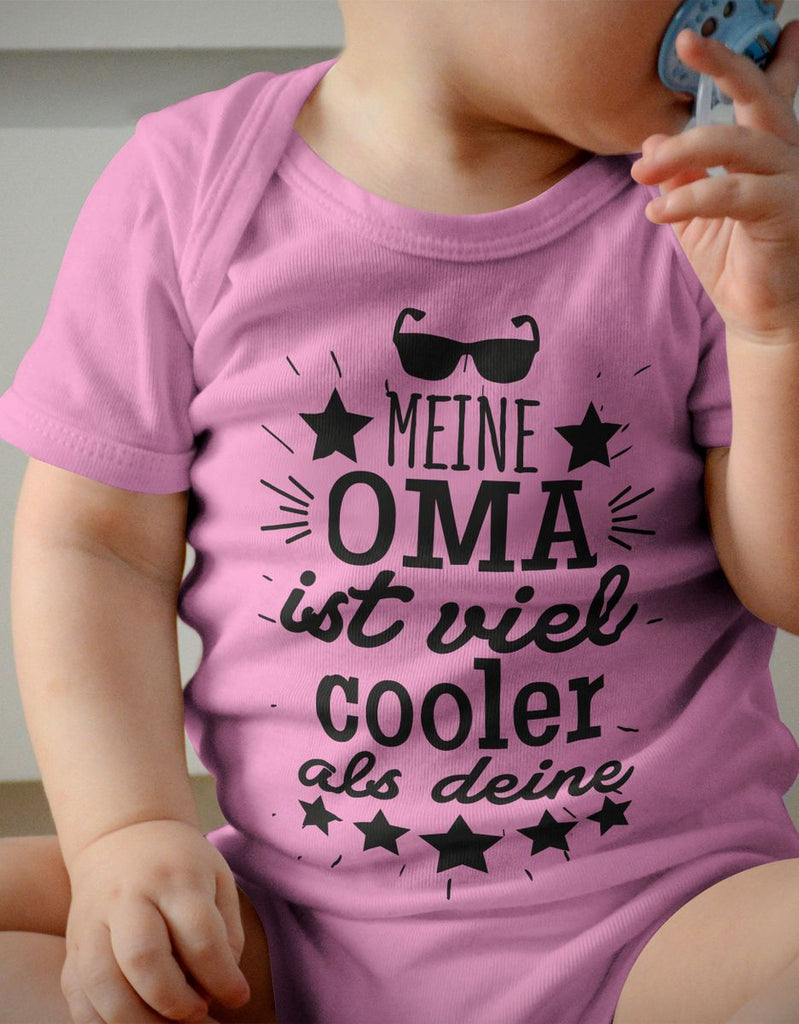 Babybody kurzarm Meine Oma ist viel cooler als deine v2 - von Mikalino