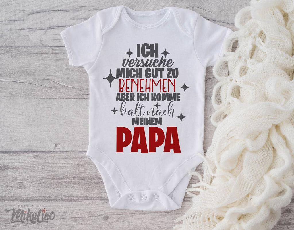 Babybody kurzarm Ich versuche mich gut zu benehmen aber ich komme halt nach meinem Papa - von Mikalino