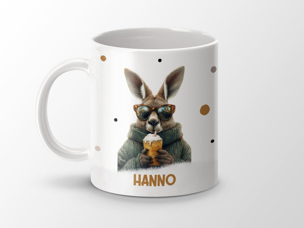 Keramik Tasse mit Wunschname Cooles Känguru Design - von Mikalino