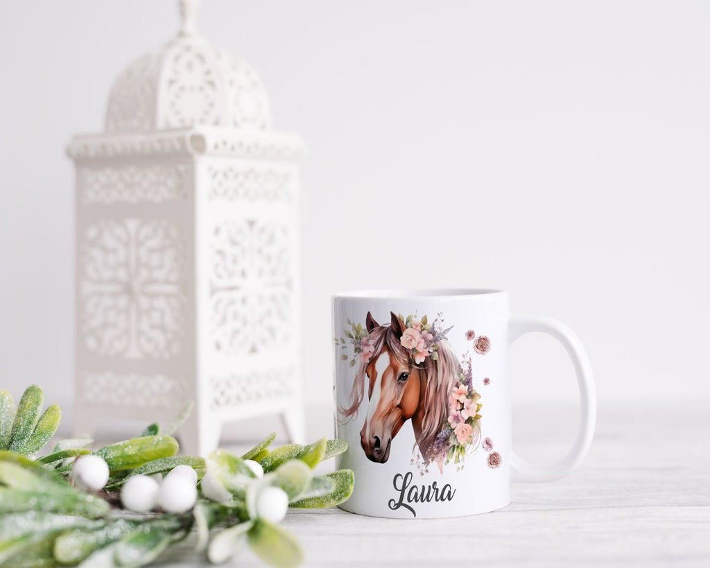 Personalisierte Pferd Tasse, Geschenk für Pferdeliebhaber, Blumen und Hufeisen, mit Namen, Geburtstagsgeschenk für Reiter (7416) - von Mikalino