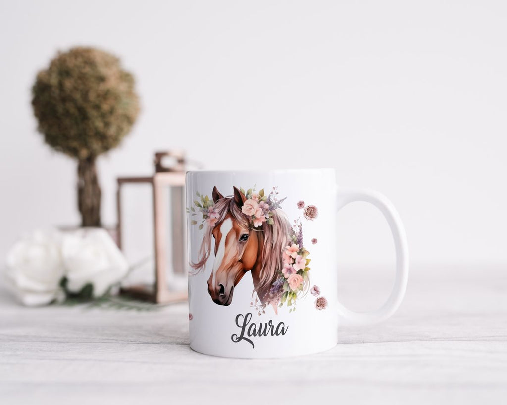 Personalisierte Pferd Tasse, Geschenk für Pferdeliebhaber, Blumen und Hufeisen, mit Namen, Geburtstagsgeschenk für Reiter (7416) - von Mikalino