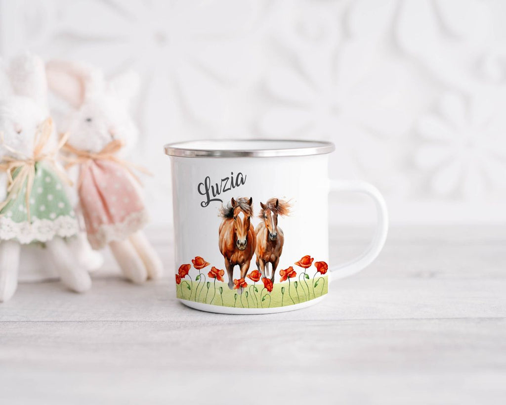 Emaille Tasse Zwei Pferde auf Blumenwiese und Wunschname - von Mikalino