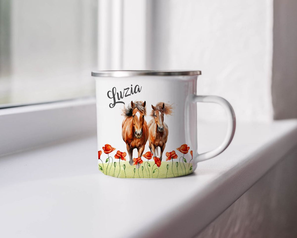 Emaille Tasse Zwei Pferde auf Blumenwiese und Wunschname - von Mikalino