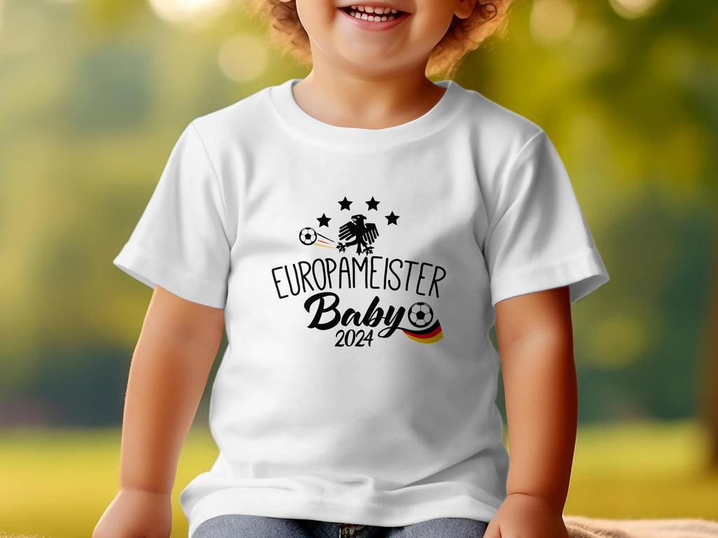 Baby/Kinder T-Shirt Deutschland Europameister Baby 2024 - von Mikalino