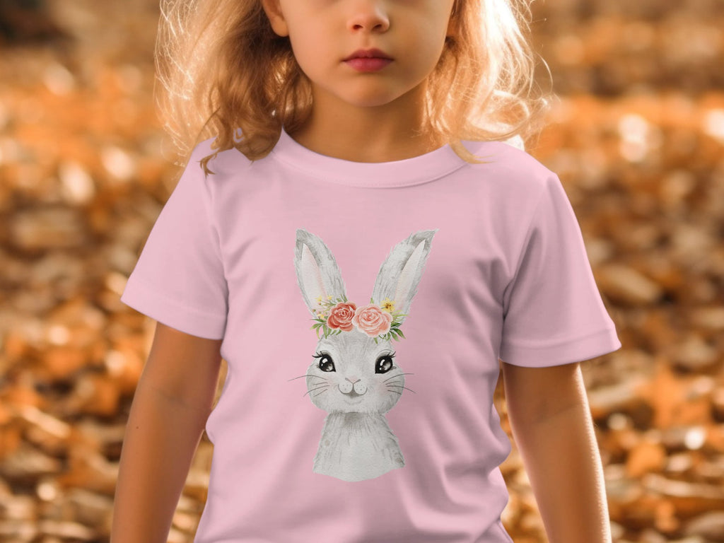 Kinder T-Shirt mit niedlichem Häschen, Blumenkranz, Rosa Blüten, Frühlingsmode, Geschenk für Ostern, Mädchen Shirt - von Mikalino