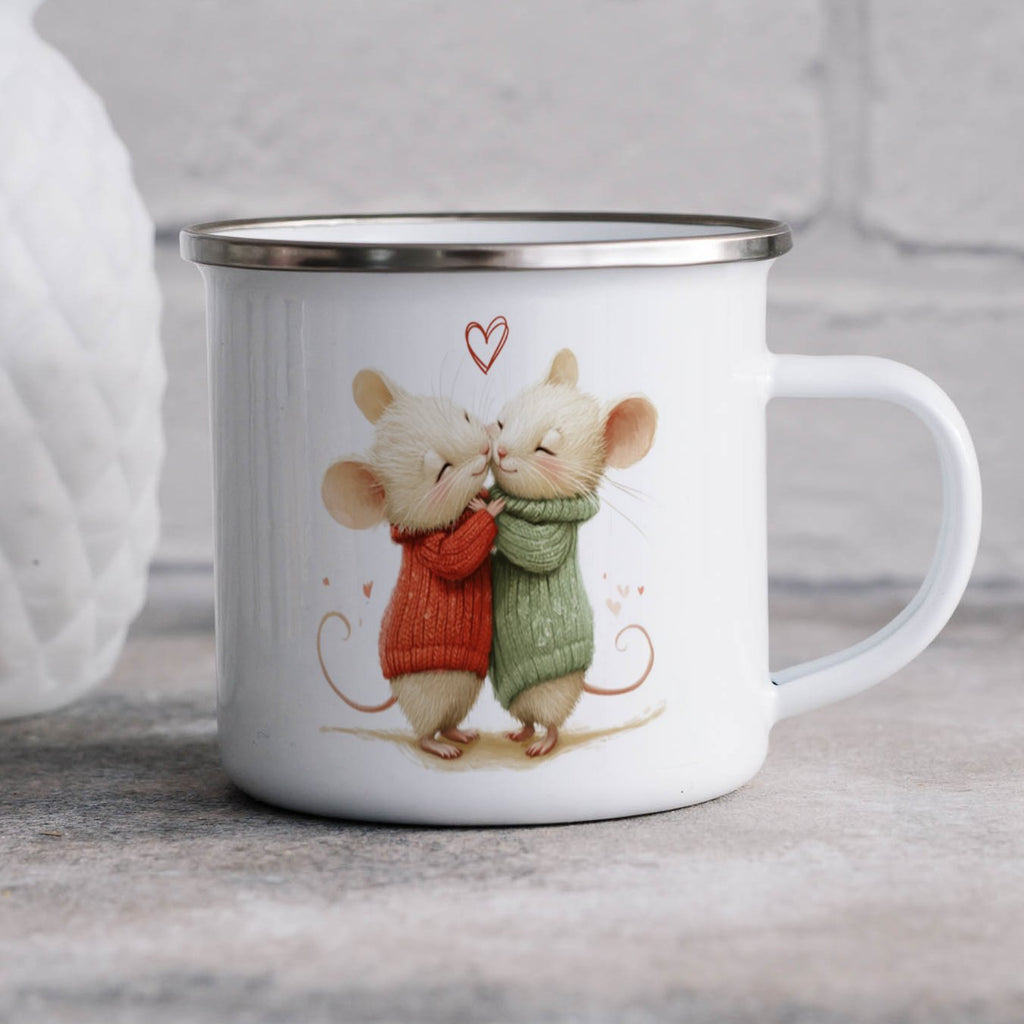 Emaille Tasse Kuschelnde Mäuse mit Pullovern und Herz Motiv mit Name personalisiert & Motiv | Geschenkidee (7485) - von Mikalino