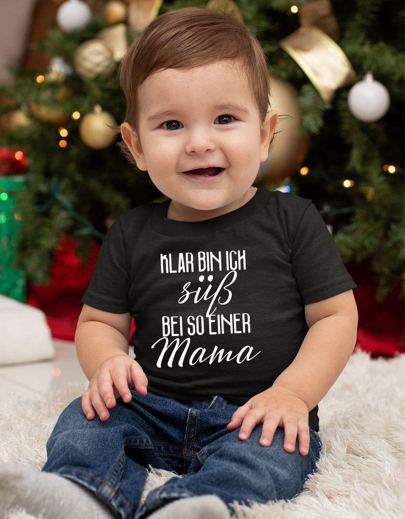 Mikalino Baby / Kinder T-Shirt mit Spruch für Jungen Mädchen Unisex kurzarm Klar bin ich süß – bei so einer Mama | handbedruckt in Deutschland | Handmade with love - von Mikalino