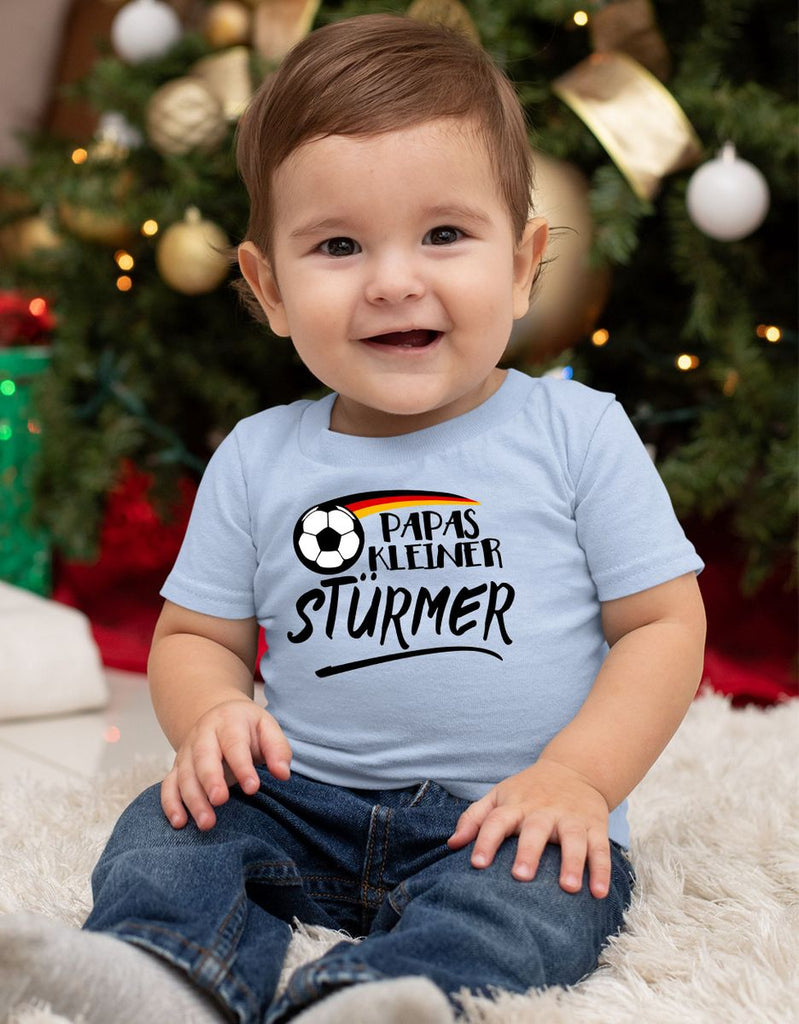 Mikalino Baby / Kinder T-Shirt mit Spruch für Jungen Mädchen Unisex kurzarm Papas kleiner Stürmer | handbedruckt in Deutschland | Handmade with love - von Mikalino