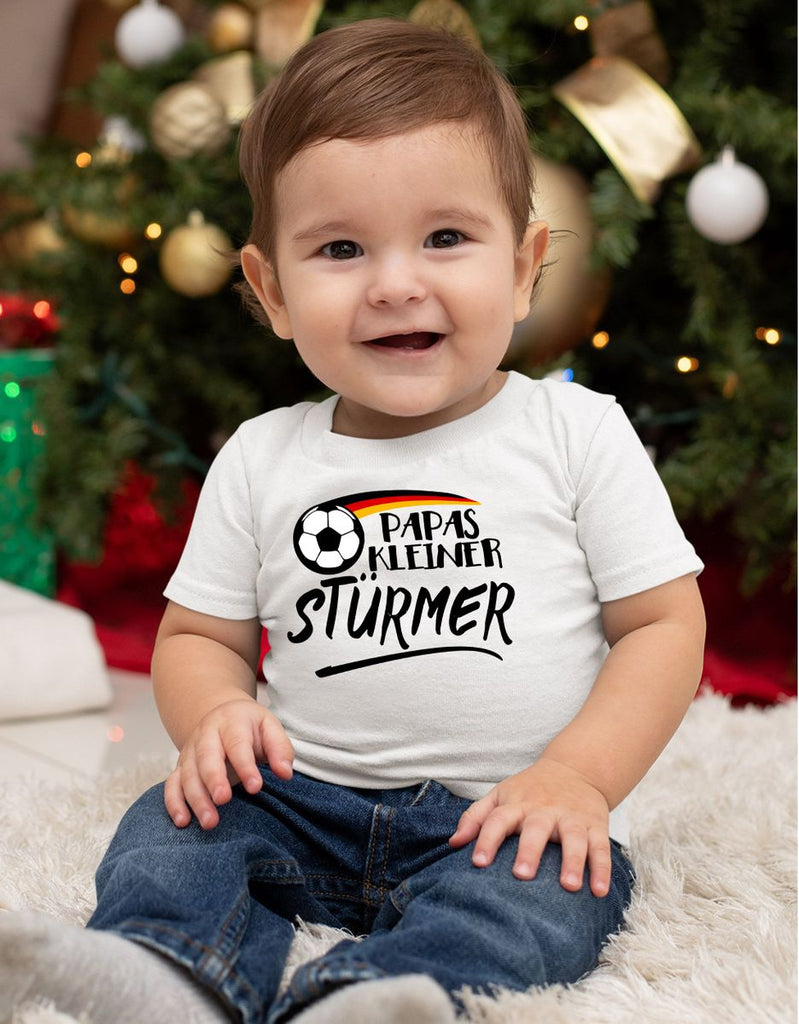 Mikalino Baby / Kinder T-Shirt mit Spruch für Jungen Mädchen Unisex kurzarm Papas kleiner Stürmer | handbedruckt in Deutschland | Handmade with love - von Mikalino