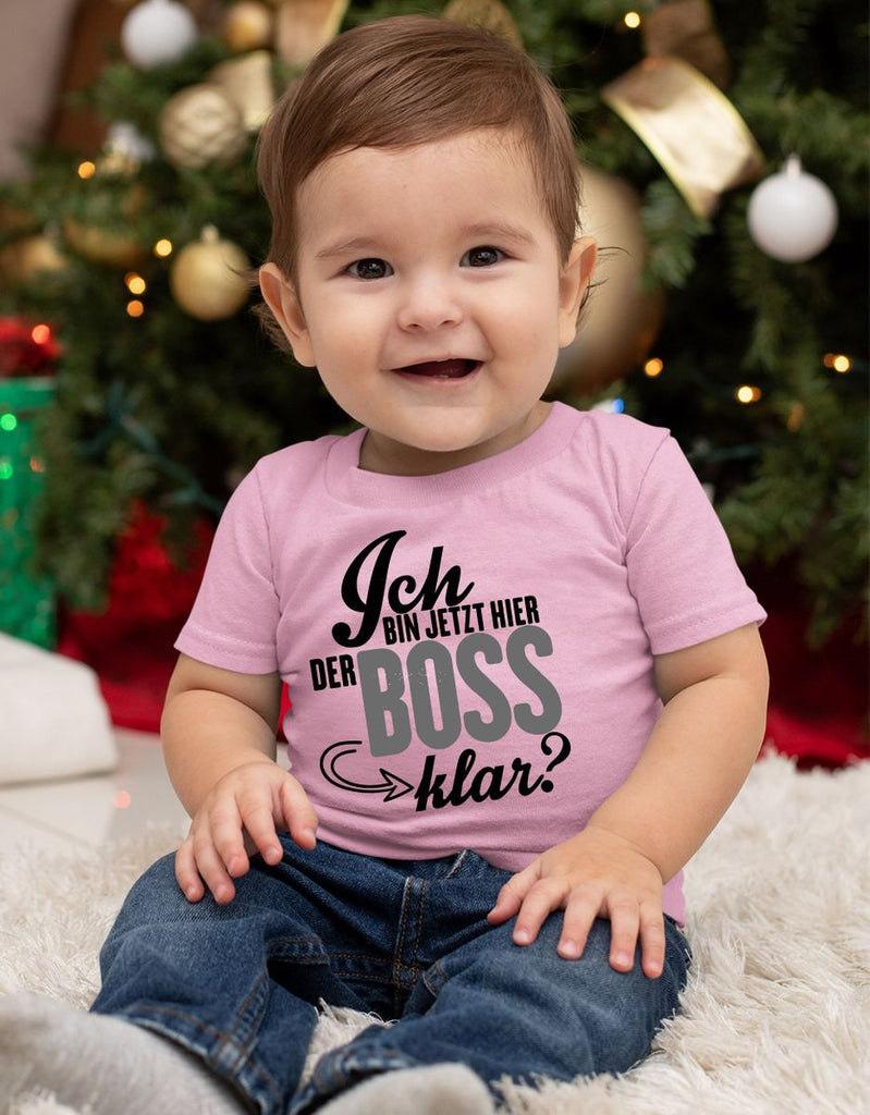 Mikalino Baby / Kinder T-Shirt mit Spruch für Jungen Mädchen Unisex kurzarm Ich bin jetzt hier der Boss, klar? | handbedruckt in Deutschland | Handmade with love - von Mikalino