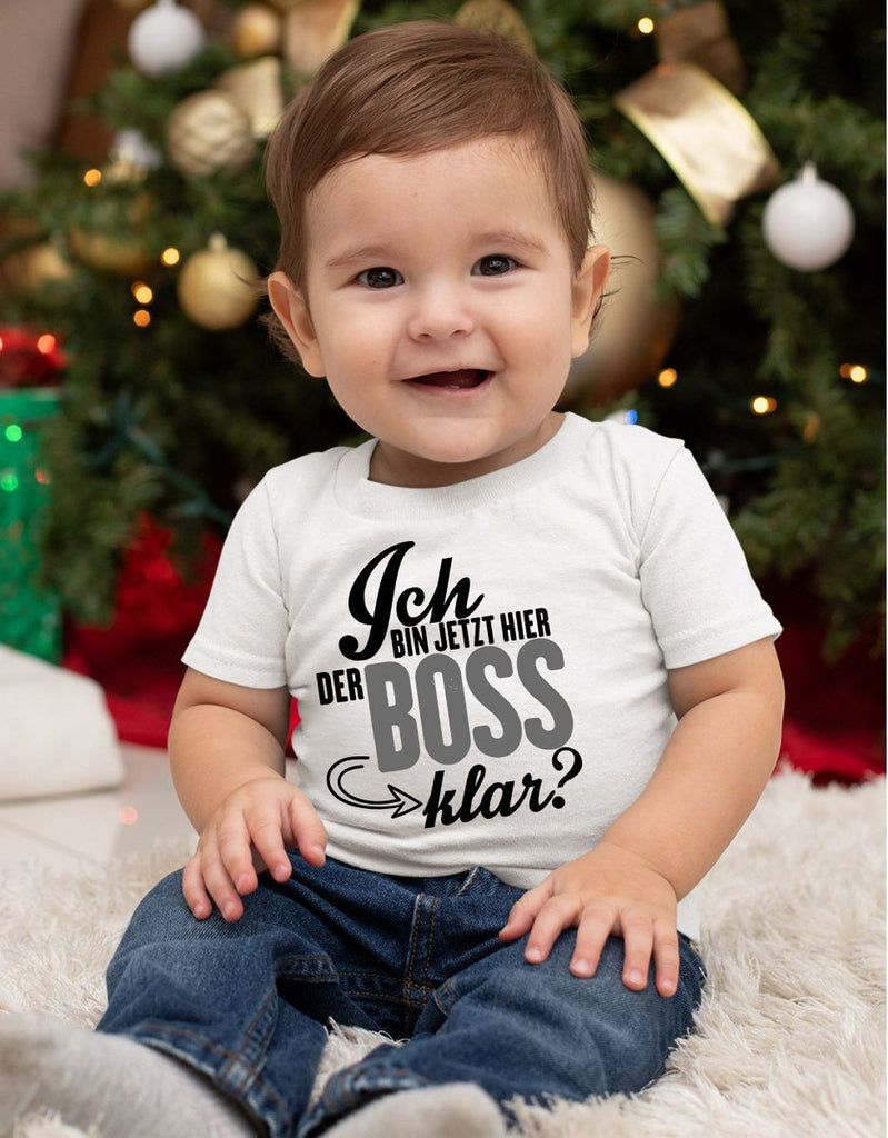 Mikalino Baby / Kinder T-Shirt mit Spruch für Jungen Mädchen Unisex kurzarm Ich bin jetzt hier der Boss, klar? | handbedruckt in Deutschland | Handmade with love - von Mikalino