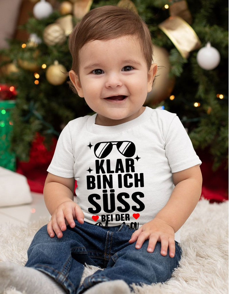 Mikalino Baby / Kinder T-Shirt mit Spruch für Jungen Mädchen Unisex kurzarm Klar bin ich süß – bei der Mama | handbedruckt in Deutschland | Handmade with love - von Mikalino