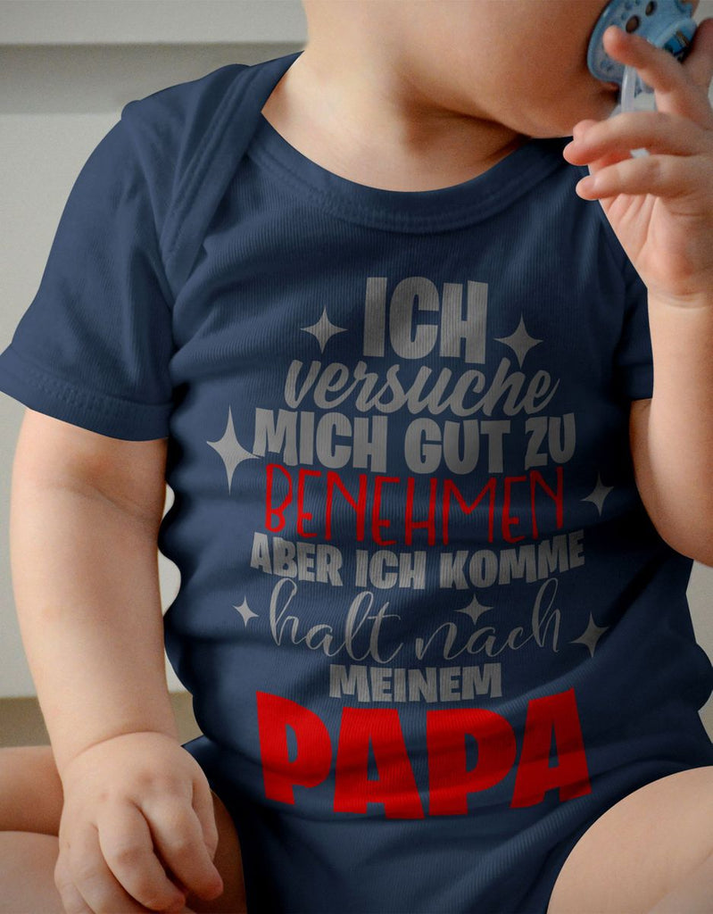 Babybody kurzarm Ich versuche mich gut zu benehmen aber ich komme halt nach meinem Papa - von Mikalino