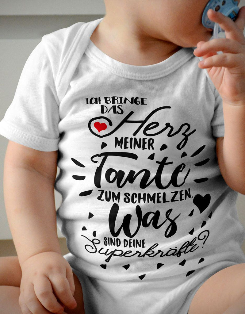 Babybody kurzarm Ich bringe das Herz meiner Tante zum schmelzen. Was sind deine Superkräfte? - von Mikalino