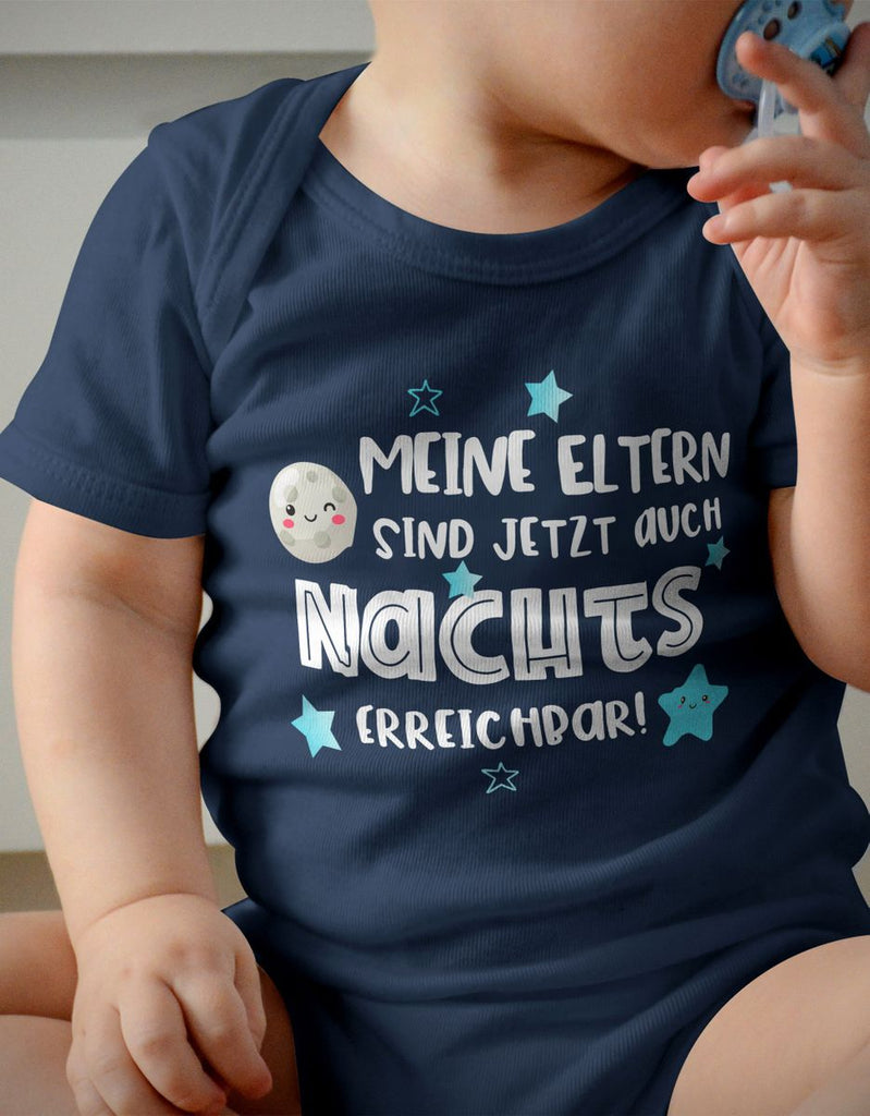 Babybody kurzarm Meine Eltern sind jetzt auch nachts erreichbar - von Mikalino