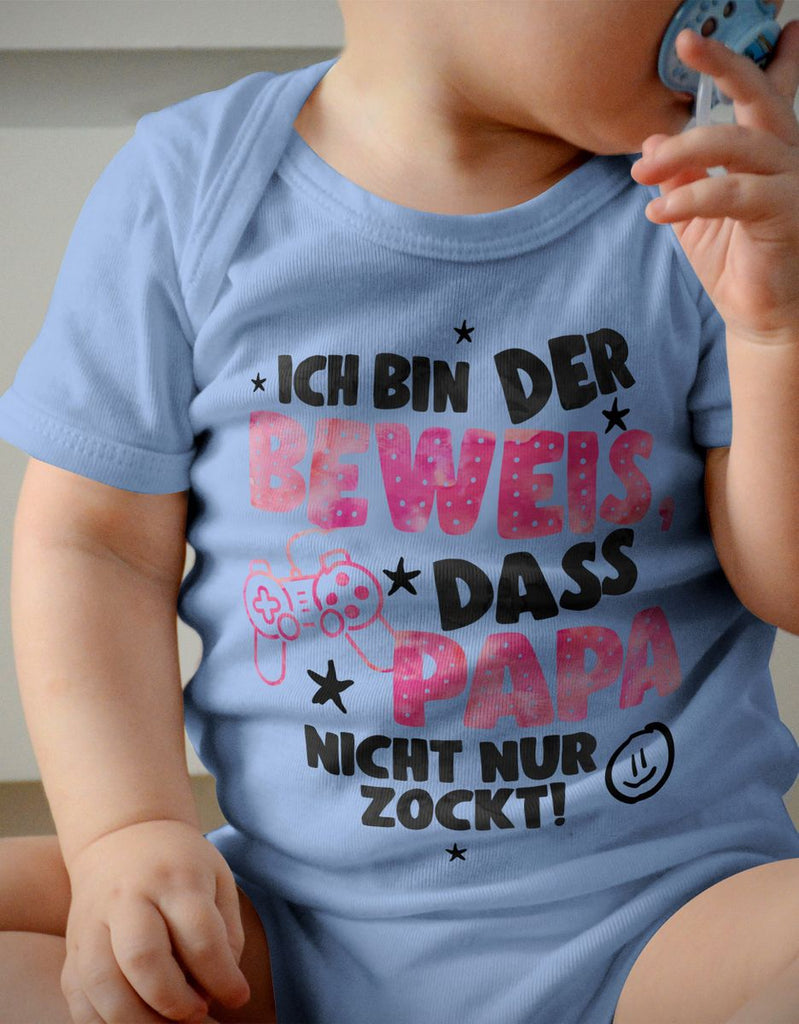 Babybody kurzarm Ich bin der Beweis, dass Papa nicht nur zockt rosa - von Mikalino