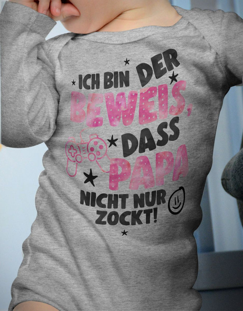 Babybody Langarm Ich bin der Beweis, dass Papa nicht nur zockt rosa - von Mikalino