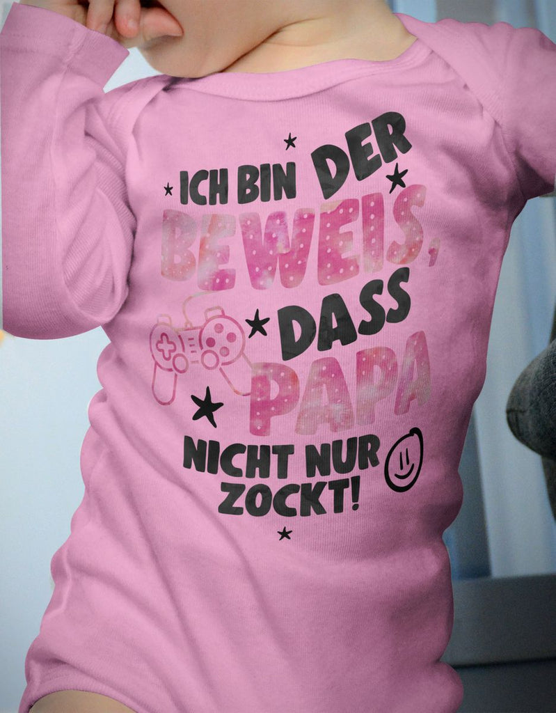 Babybody Langarm Ich bin der Beweis, dass Papa nicht nur zockt rosa - von Mikalino