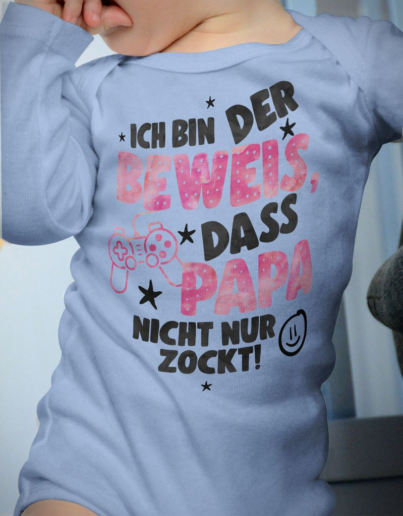 Babybody Langarm Ich bin der Beweis, dass Papa nicht nur zockt rosa - von Mikalino