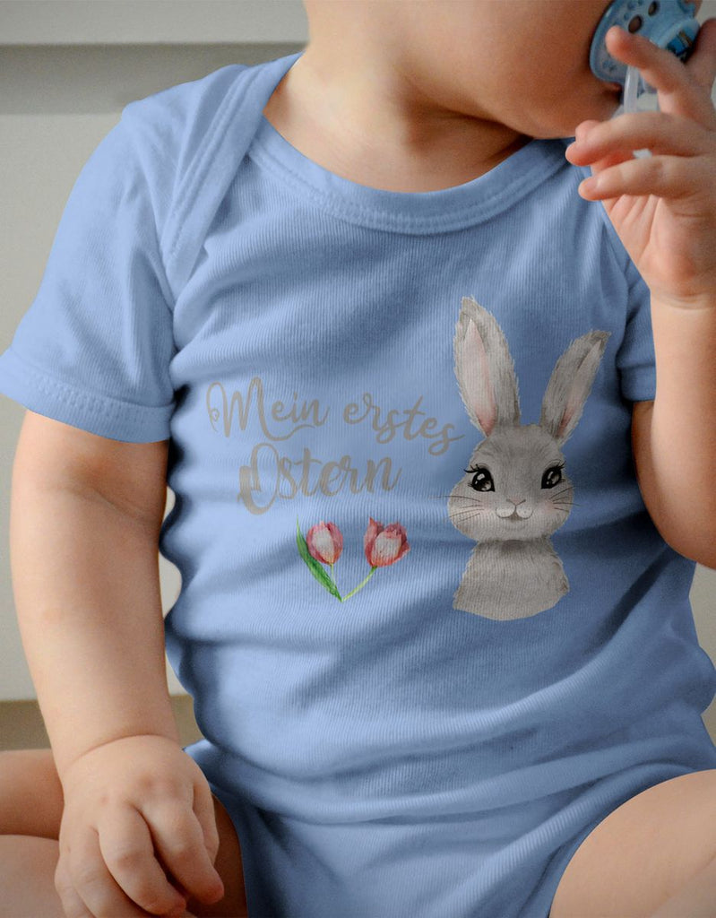 Mikalino Babybody mit Spruch Mein erstes Ostern | Kurzarm Strampler für Jungen und Mädchen | Geschenkidee - von Mikalino