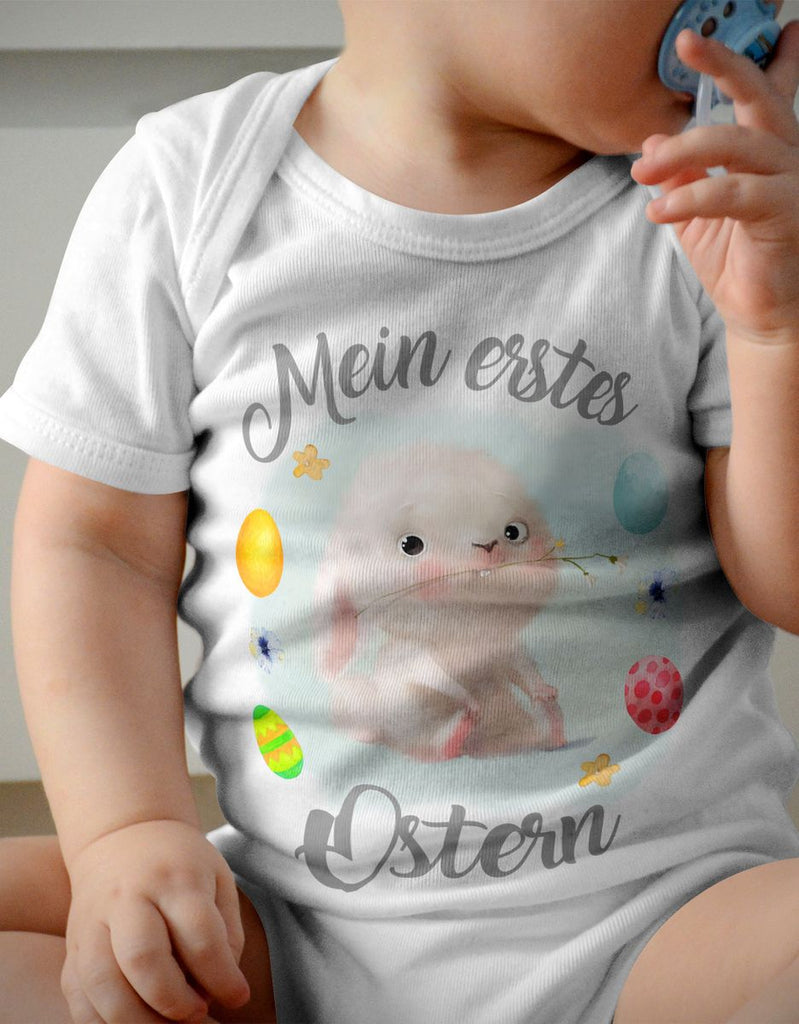 Mikalino Babybody mit Spruch Mein erstes Ostern - Eier/Hase | Kurzarm Strampler für Jungen und Mädchen | Geschenkidee - von Mikalino