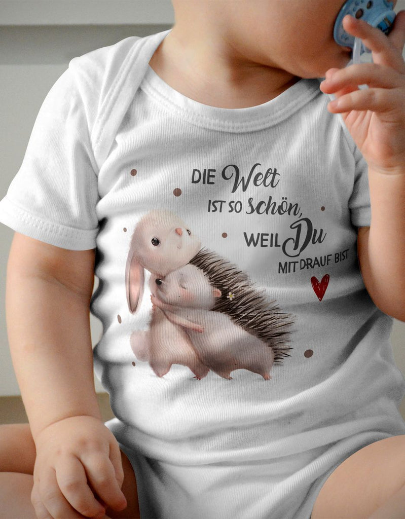 Babybody mit Spruch Die Welt ist so schön, weil Du mit drauf bist Hase und Igel | Kurzarm - von Mikalino