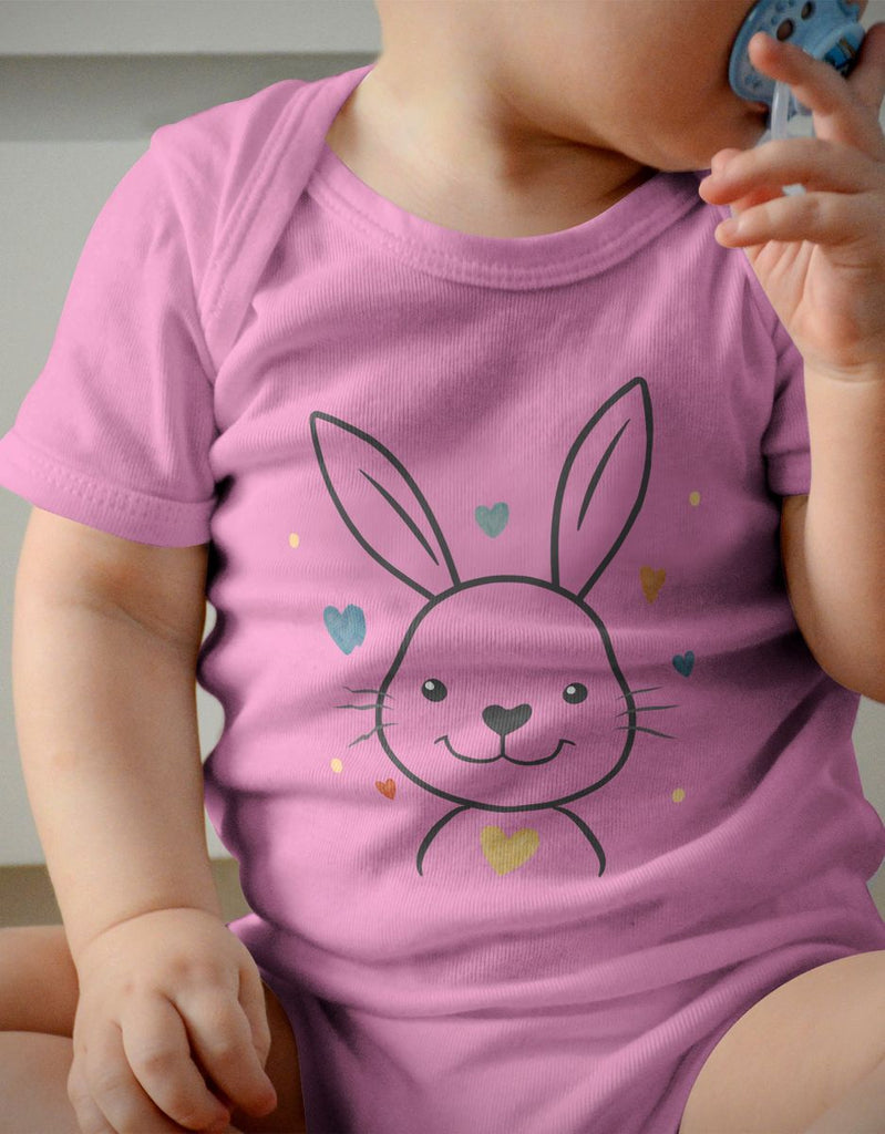 Babybody Kurzarm Hase mit bunten Herzen - von Mikalino