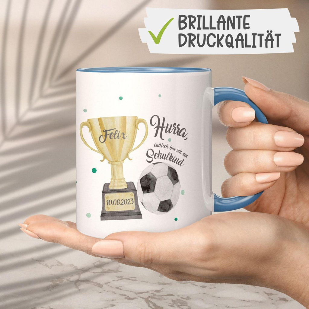 Keramik Tasse Hurra, endlich bin ich ein Schulkind Fussball personalisiert mit Wunschname und Datum - von Mikalino