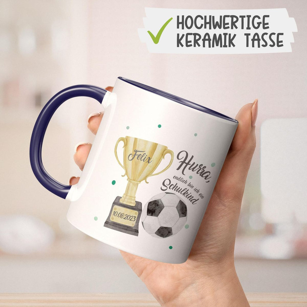 Keramik Tasse Hurra, endlich bin ich ein Schulkind Fussball personalisiert mit Wunschname und Datum - von Mikalino