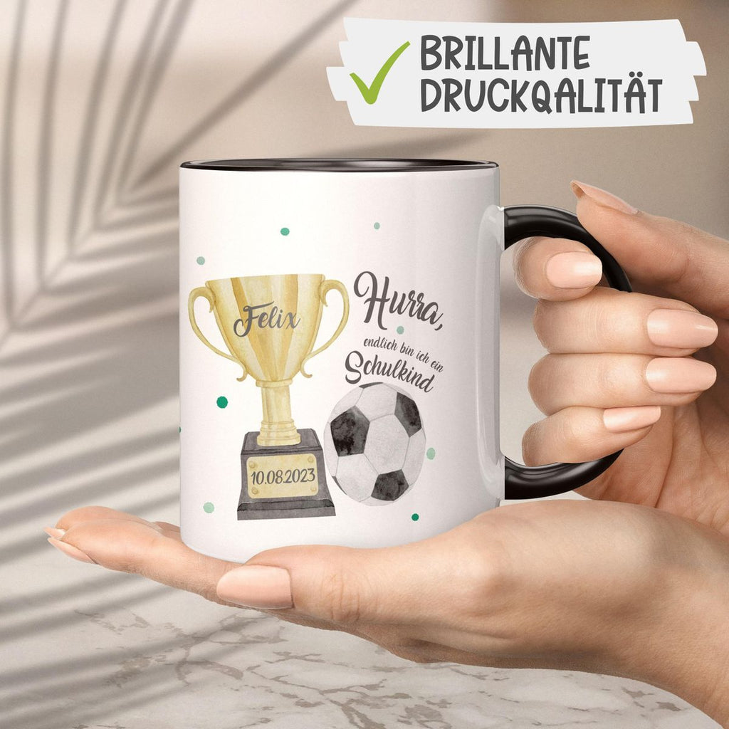 Keramik Tasse Hurra, endlich bin ich ein Schulkind Fussball personalisiert mit Wunschname und Datum - von Mikalino