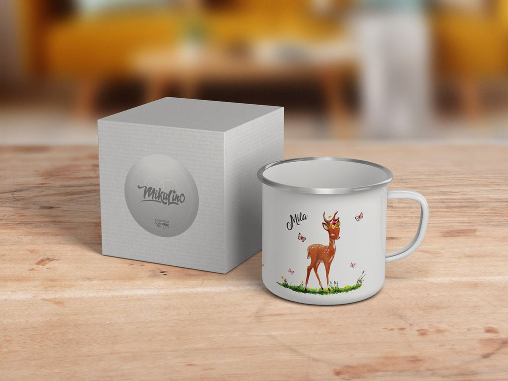 Emaille Tasse Niedliches Rehkitz auf einer Blumenwiese personalisiert mit Wunschname - von Mikalino