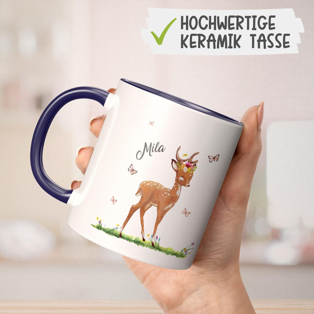 Keramik Tasse Niedliches Rehkitz auf einer Blumenwiese personalisiert mit Wunschname - von Mikalino