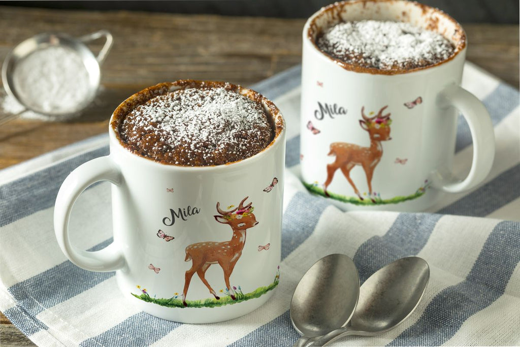 Keramik Tasse Niedliches Rehkitz auf einer Blumenwiese personalisiert mit Wunschname - von Mikalino