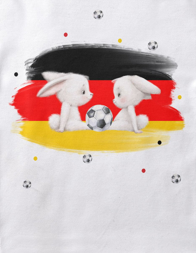 Babybody mit Spruch Zwei süße Fussball Hasen mit einer Deutschlandflagge - von Mikalino