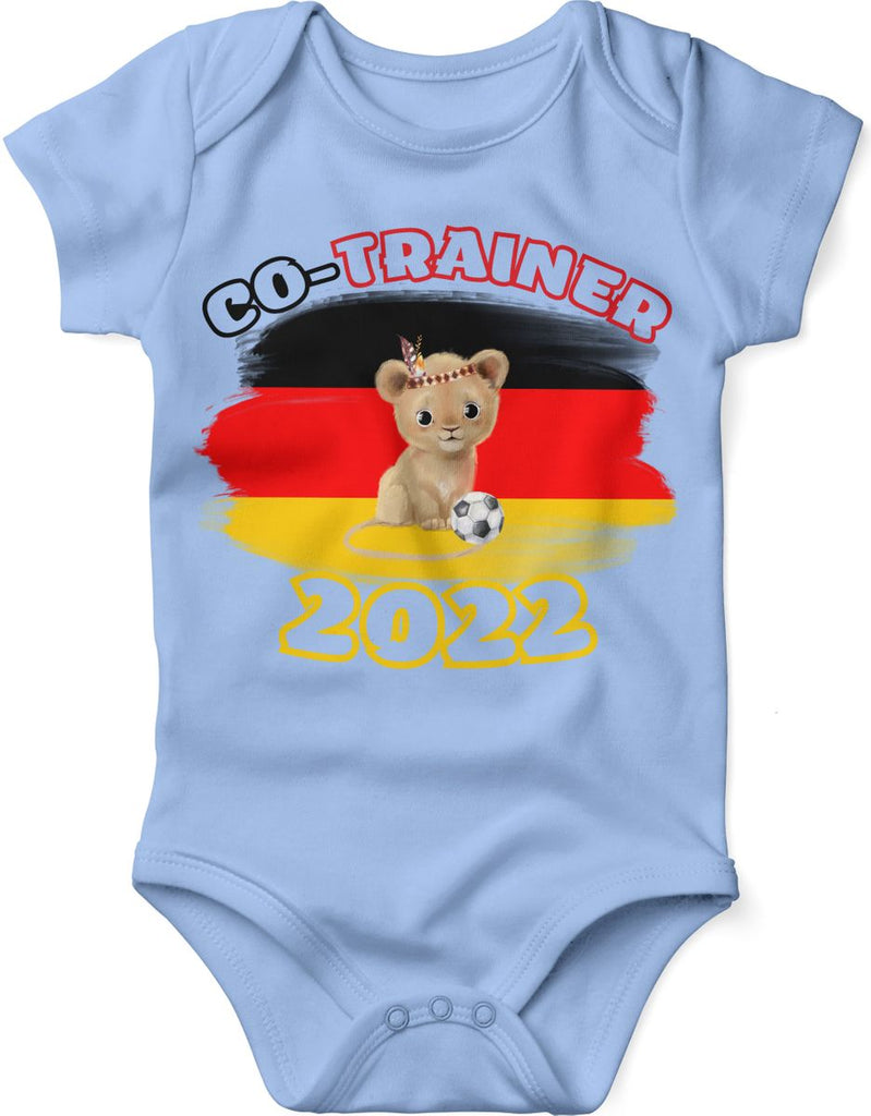 Babybody mit Spruch Kleiner Löwe Co-Trainer Deutschland - von Mikalino