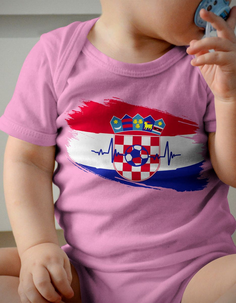 Babybody mit Spruch Kroatien Flagge mit Fussball - von Mikalino