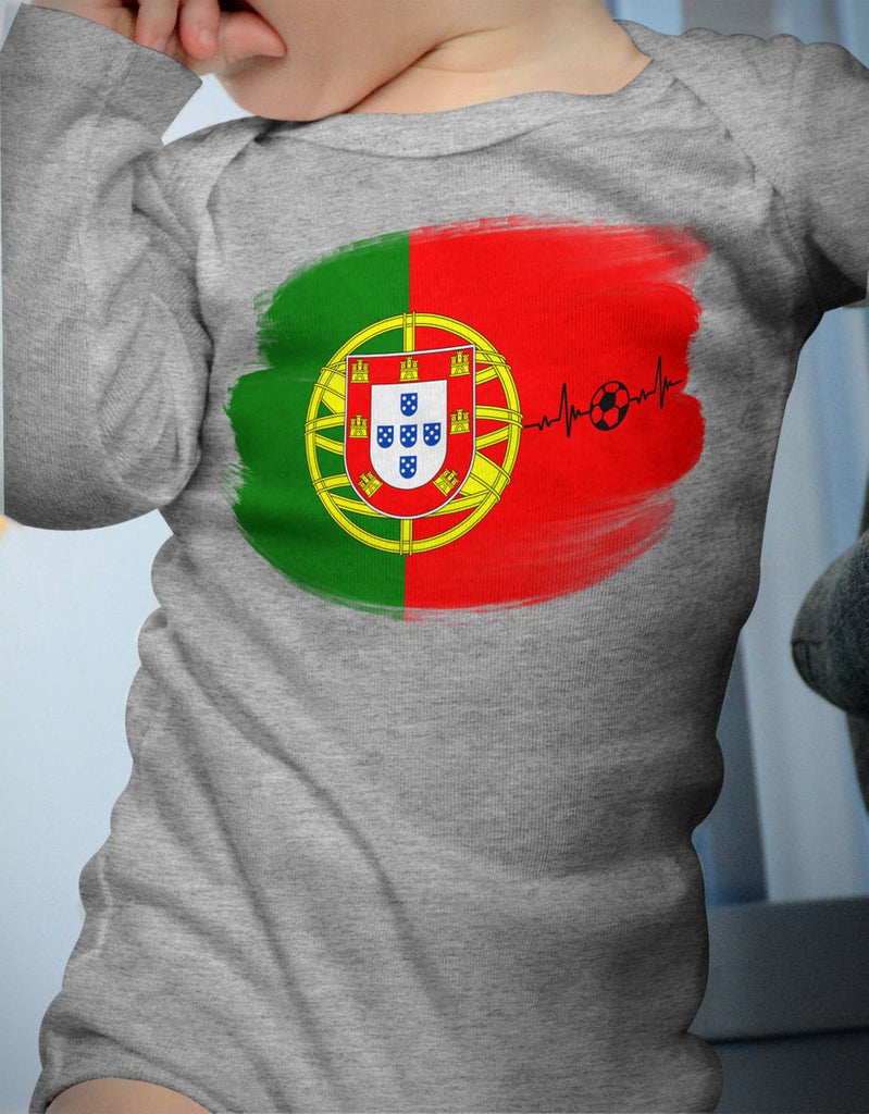 Babybody mit Spruch Portugal Flagge mit Fussball - von Mikalino