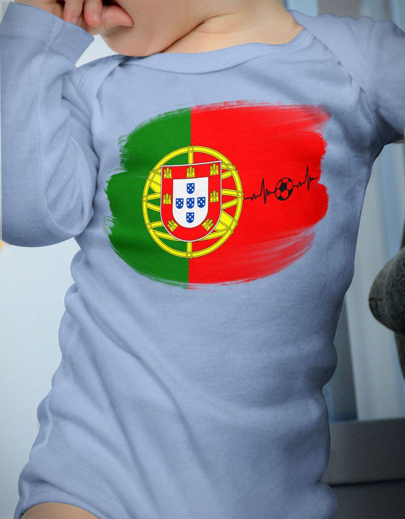 Babybody mit Spruch Portugal Flagge mit Fussball - von Mikalino