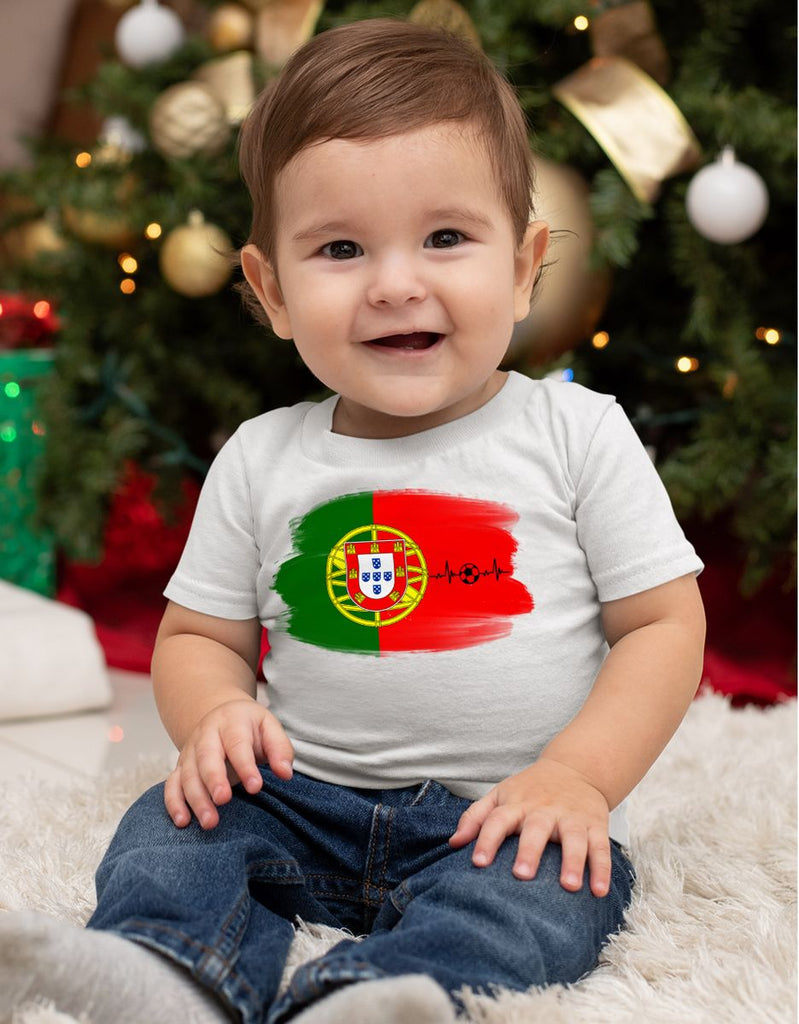 Baby / Kinder T-Shirt mit Spruch Portugal Flagge mit Fussball - von Mikalino