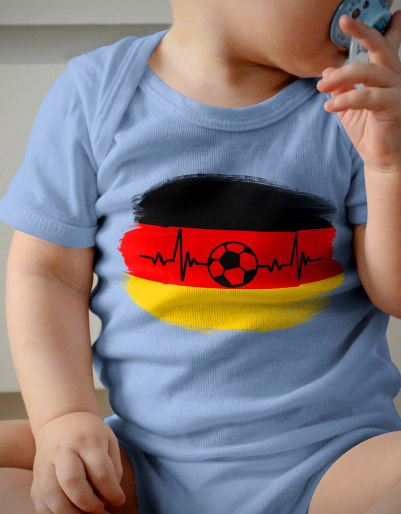 Babybody mit Spruch Deutschland Flagge mit Fussball - von Mikalino