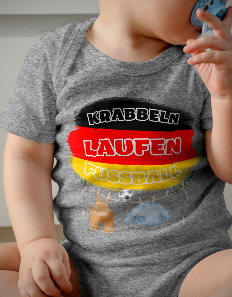 Babybody mit Spruch Krabbeln Laufen Fussball Deutschland mit Babykleidung - von Mikalino