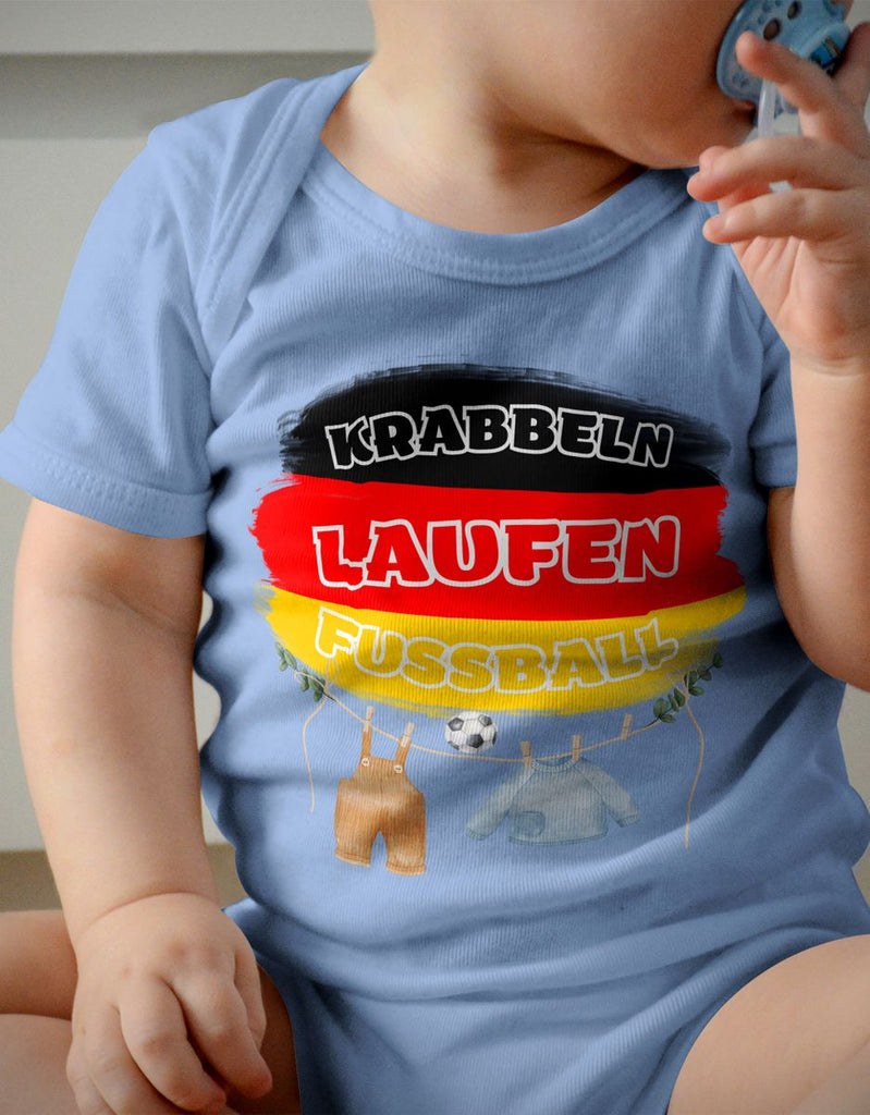 Babybody mit Spruch Krabbeln Laufen Fussball Deutschland mit Babykleidung - von Mikalino