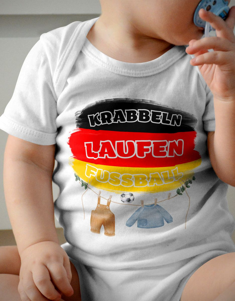 Babybody mit Spruch Krabbeln Laufen Fussball Deutschland mit Babykleidung - von Mikalino