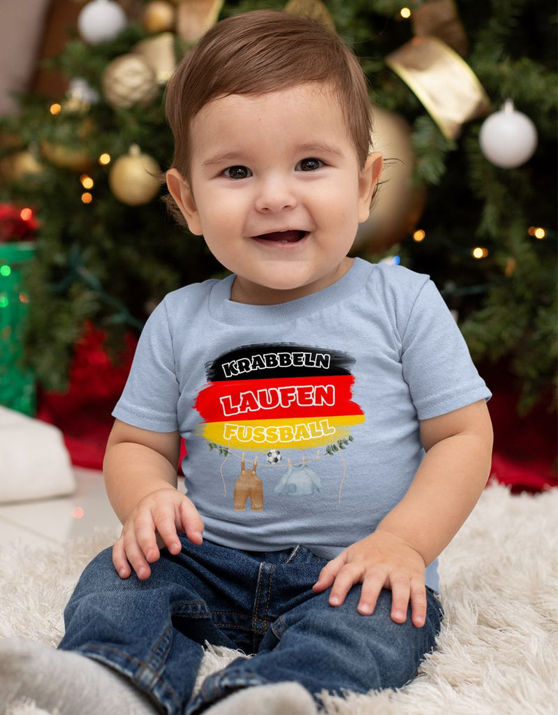 Baby / Kinder T-Shirt mit Spruch Krabbeln Laufen Fussball Deutschland mit Babykleidung - von Mikalino