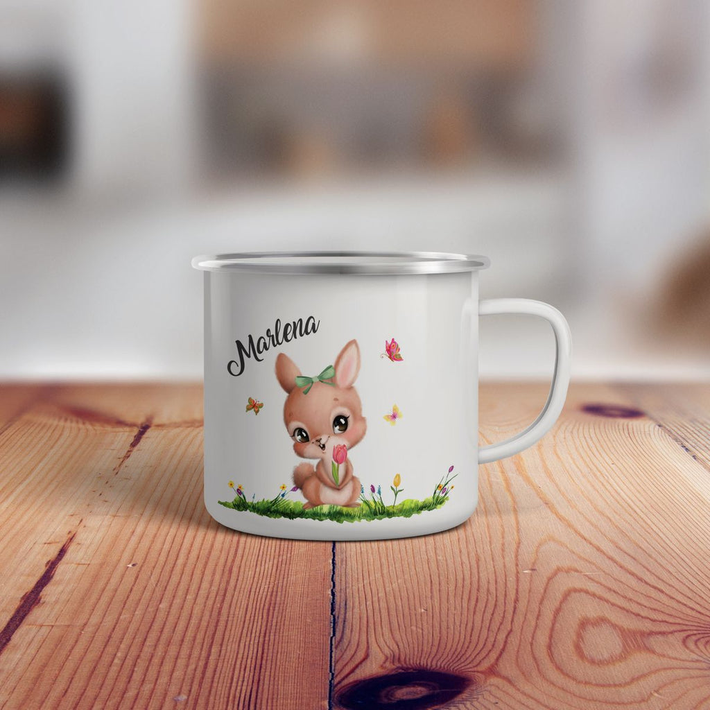 Emaille Tasse Fröhlicher Hase auf Blumenwiese - von Mikalino