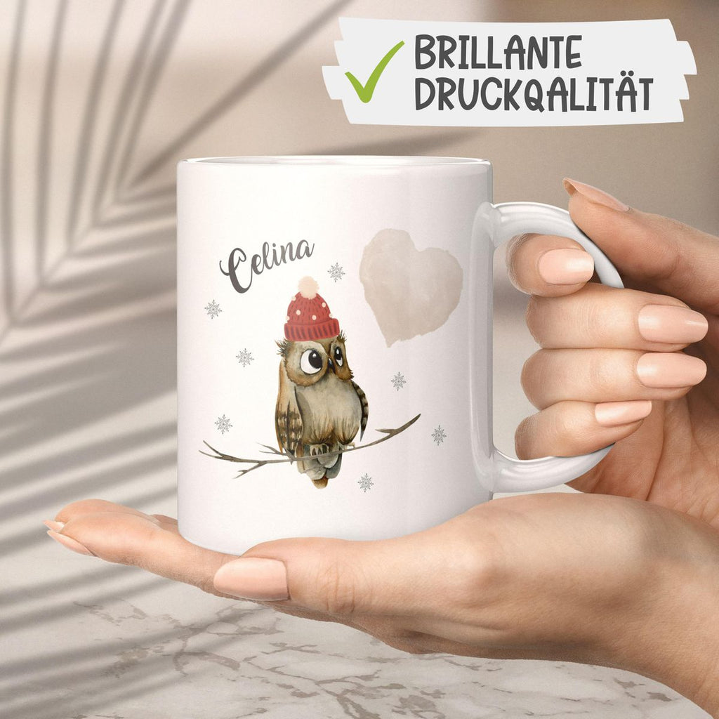 Keramik Tasse Eule im Winter auf einem Ast sitzend mit Herz - personalisiert mit Namen - von Mikalino