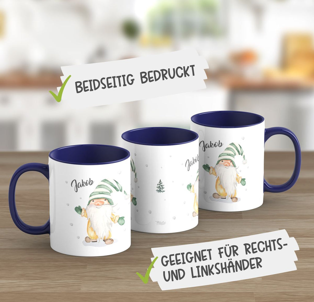 Keramik Tasse Fröhlicher Wichtel im Winter in grün - personalisiert mit Namen - von Mikalino