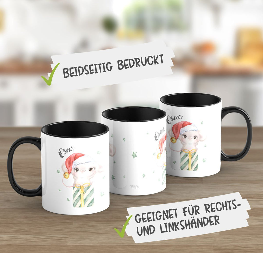 Keramik Tasse Süße Weihnachtsmaus auf einem Geschenk - personalisiert mit Namen - von Mikalino