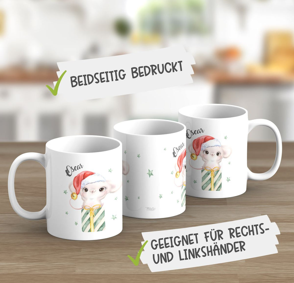 Keramik Tasse Süße Weihnachtsmaus auf einem Geschenk - personalisiert mit Namen - von Mikalino