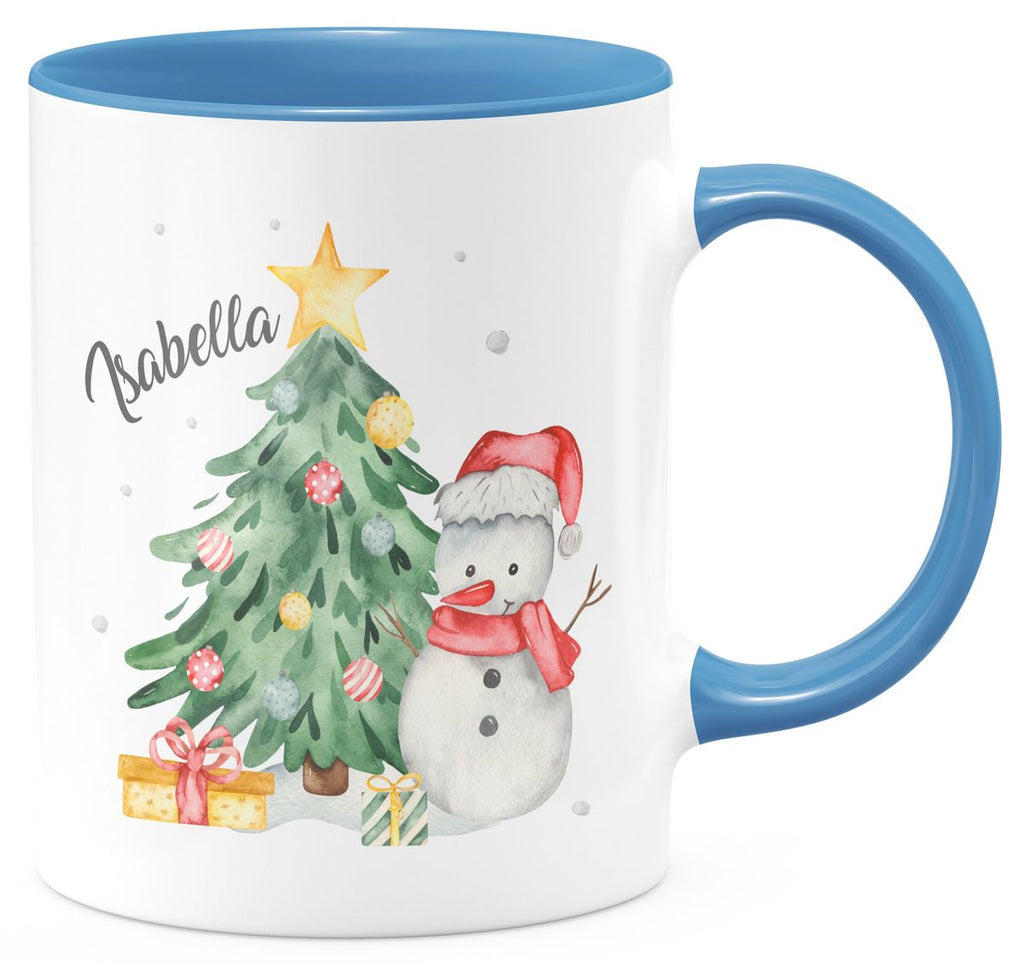 Keramik Tasse Fröhlicher Schneemann mit Weihnachtsbaum im Schnee - personalisiert mit Namen - von Mikalino